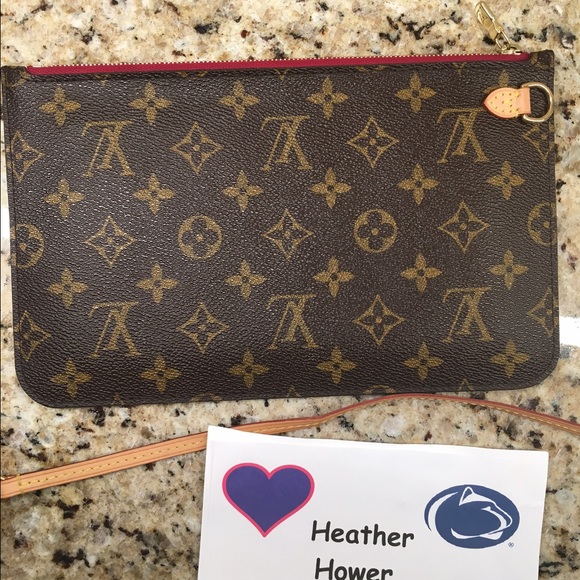 Louis Vuitton Neverfull MM Pouch in Pivone