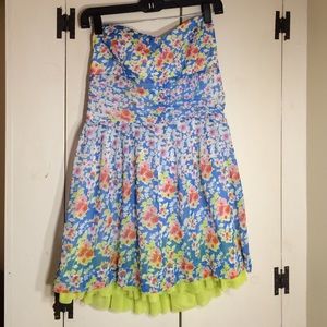 Floral strapless dress 💐