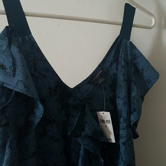 New  banana Republic top - Picture 2 of 2