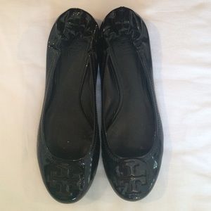 Tory Burch black patent leather Reva Flat size 8
