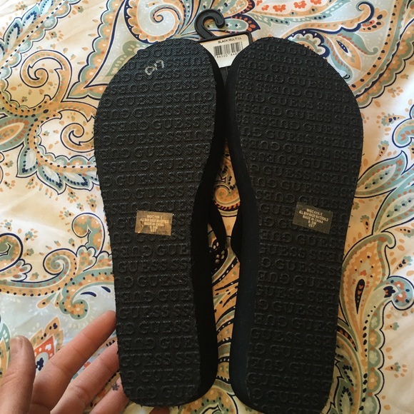 Guess Sandals 9.5 - Picture 2 of 4