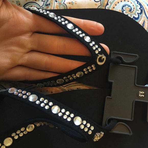 Guess Sandals 9.5 - Picture 3 of 4