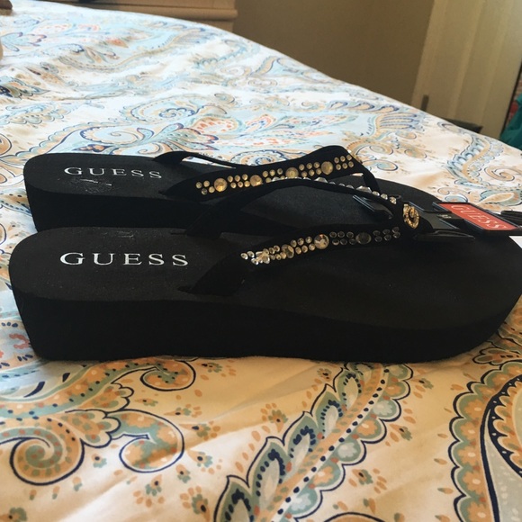 Guess Sandals 9.5 - Picture 4 of 4