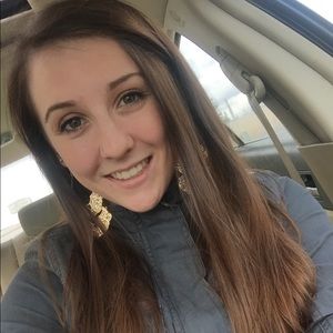 Meet your Posher, Caitlin