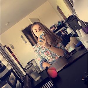 Meet your Posher, Olivia