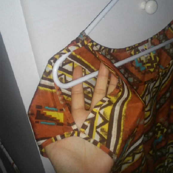 Knee length slits above arm sleeves. - Picture 2 of 3