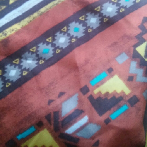 Knee length slits above arm sleeves. - Picture 3 of 3