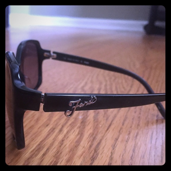 FENDI Accessories - Fendi black sunglasses