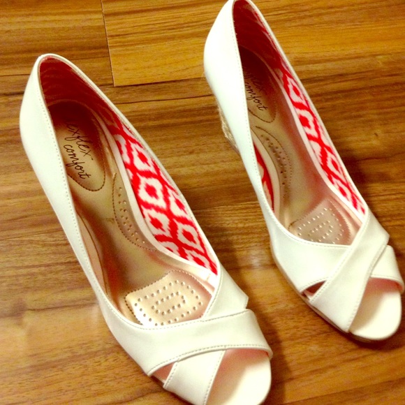 Dexflex Comfort White Wedges