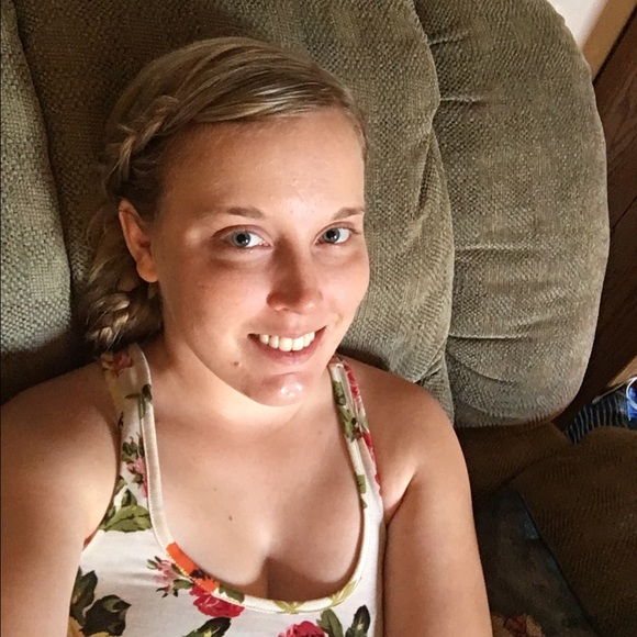 Meet your Posher, Jillian - Picture 1 of 1