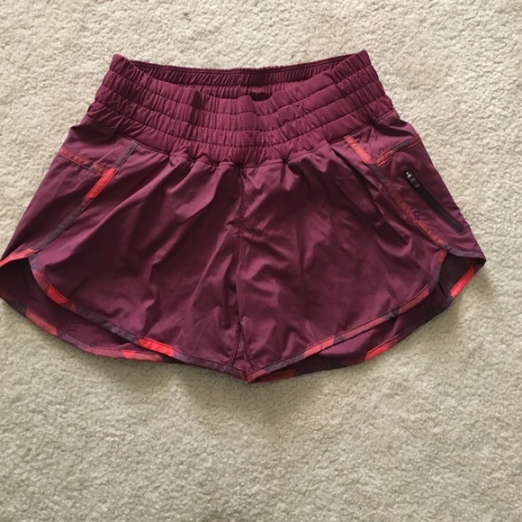 BRAND NEW Lululemon Tracker Short II,2-way Stretch