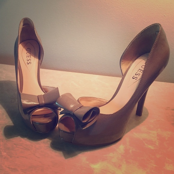 GUESS nude stiletto 6.5