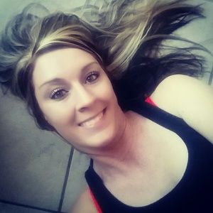 Meet your Posher, Elishia