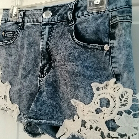 BOOM BOOM 💥 SHORTS - Picture 2 of 4