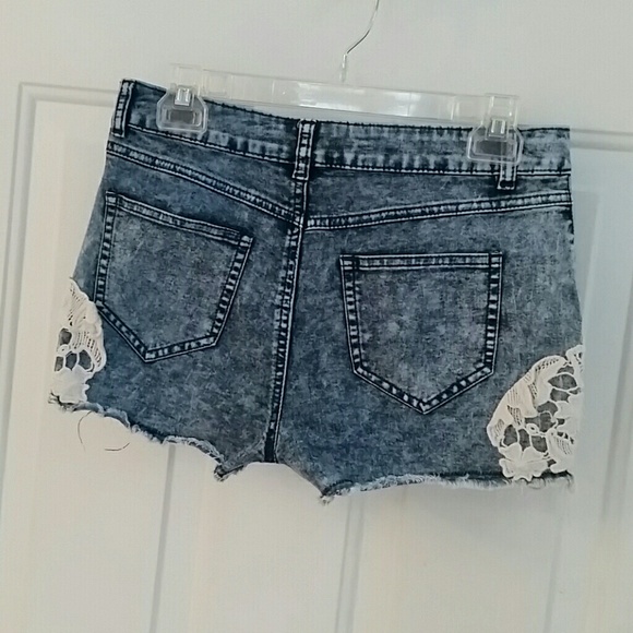 BOOM BOOM 💥 SHORTS - Picture 3 of 4