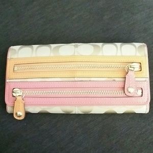 Signature COACH Wallet