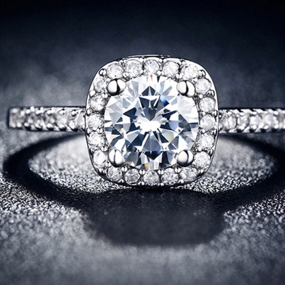 Gorgeous ring! - Picture 2 of 3