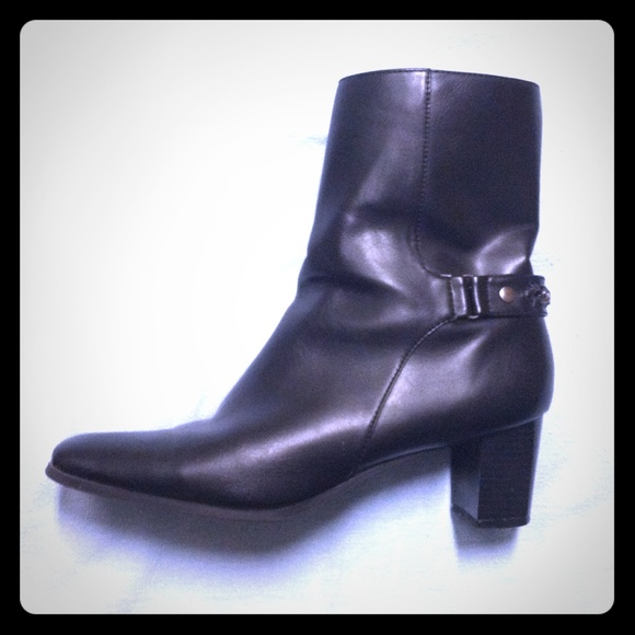 Chic Naturalizer Zip-Up Boots