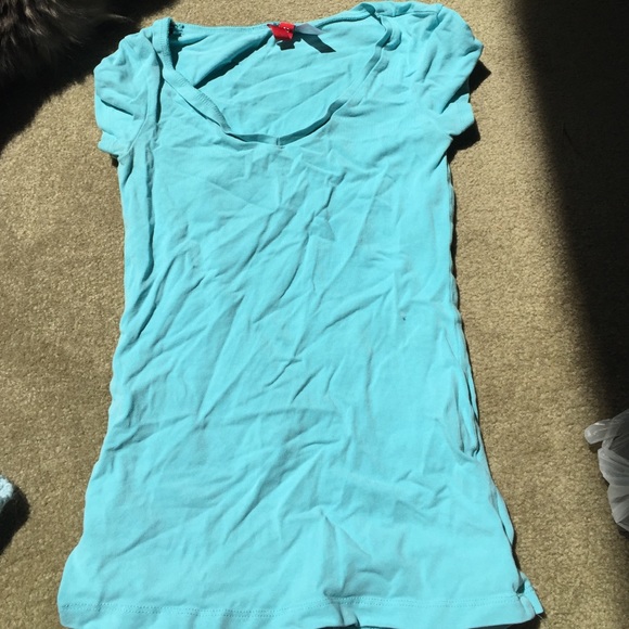 Aqua vneck