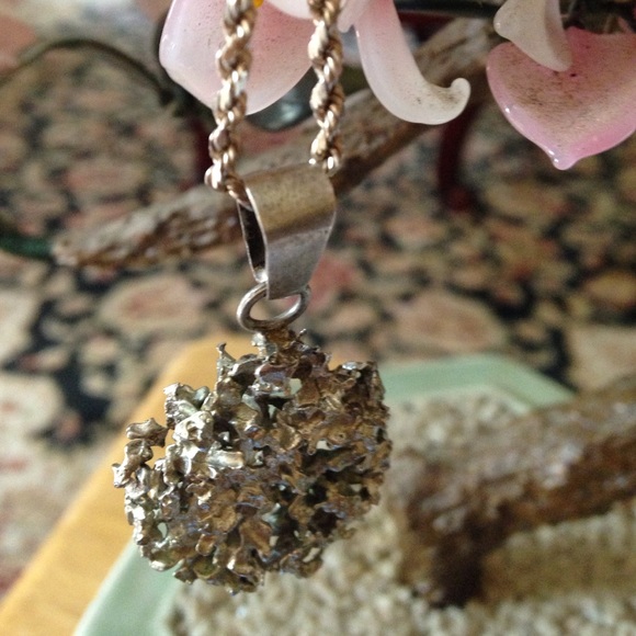 Vintage 925 Italy silver nagged necklace.