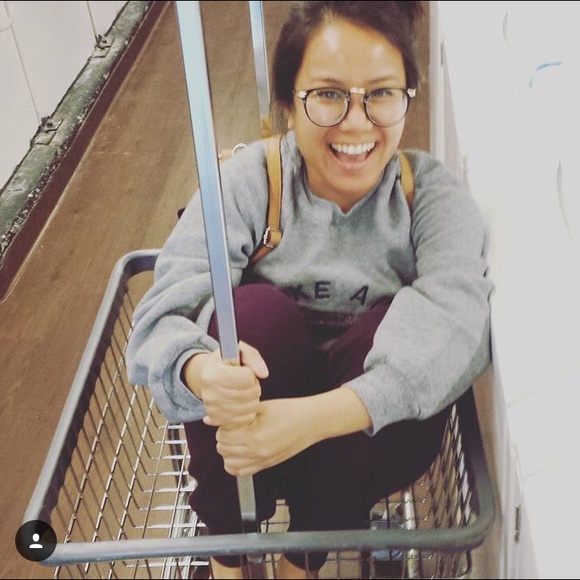 MEET YOUR POSHER 🤓 - Picture 2 of 4