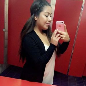 Meet your Posher, Mireya