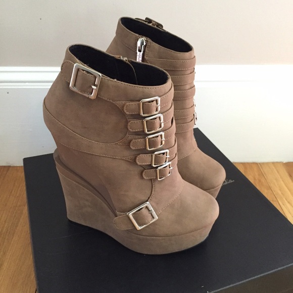 Michael Antonio Mercer Wedges 7