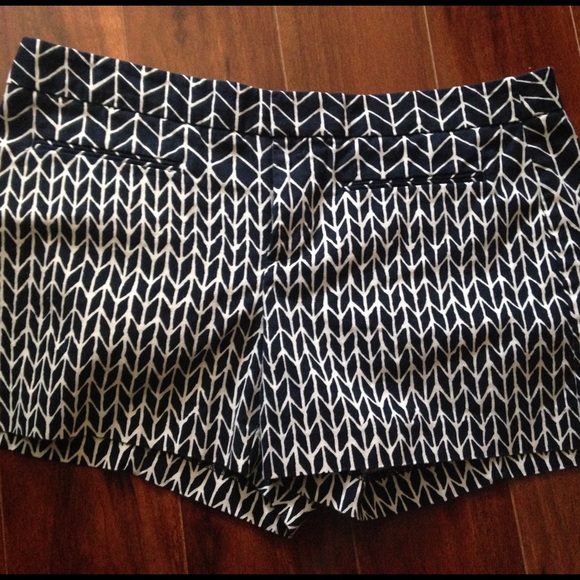 Gap 10 blue white pattern shorts