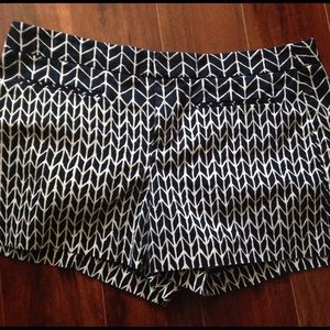 Gap 10 blue white pattern shorts