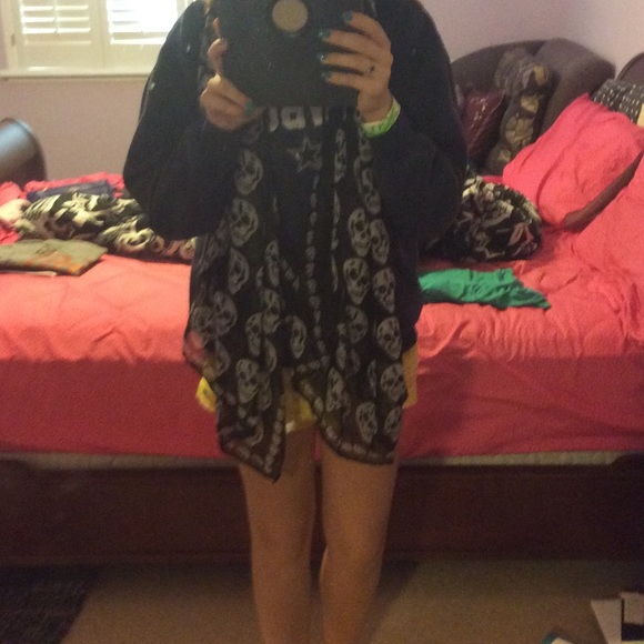 Skull scarf