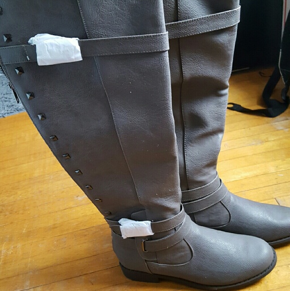 JustFab gray boots