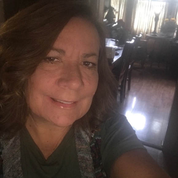 Meet your Posher, Cynthia - Picture 2 of 2