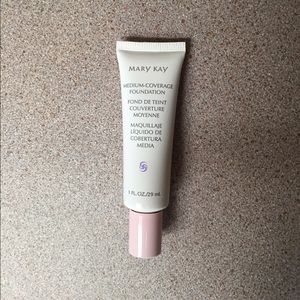 Mary Kay Ivory 204 Foundation