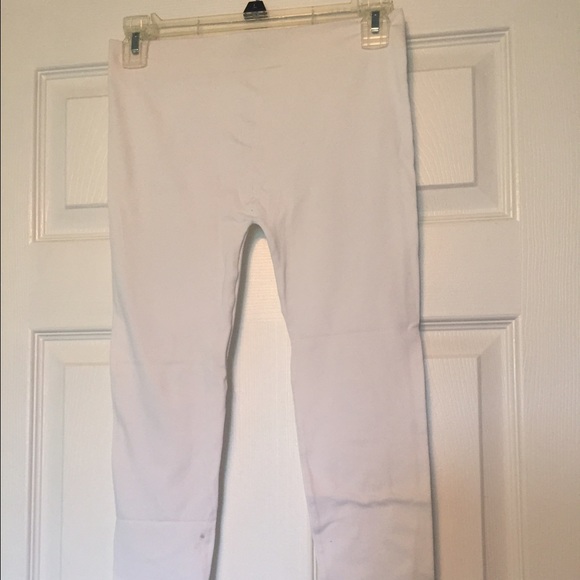 Plain white Capri leggings