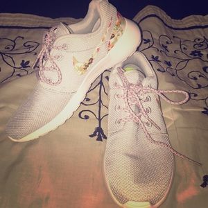 Grey Floral Nike Roshe