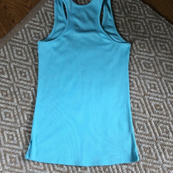 Under Armour Ribbed Tank! - Picture 3 of 4