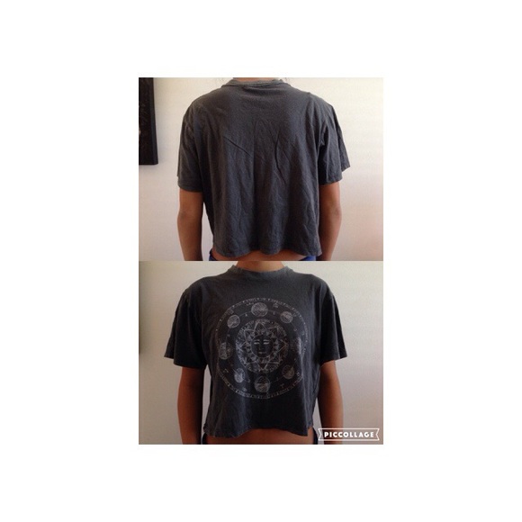 SUPER CUTE GREY TEE & goes with everything !!!