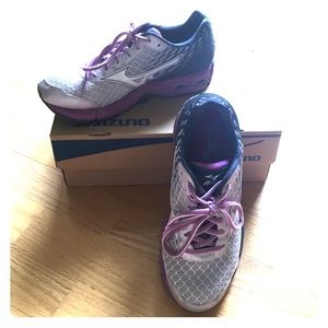 {Mizuno} wave rider 19 purple and silver
