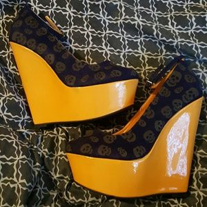 Blue and yellow platform wedges with skulls