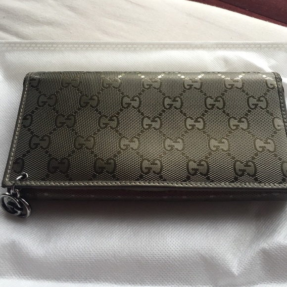 Gucci Handbags - Pewter color Gucci wallet. Great condition