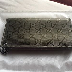 Pewter color Gucci wallet. Great condition