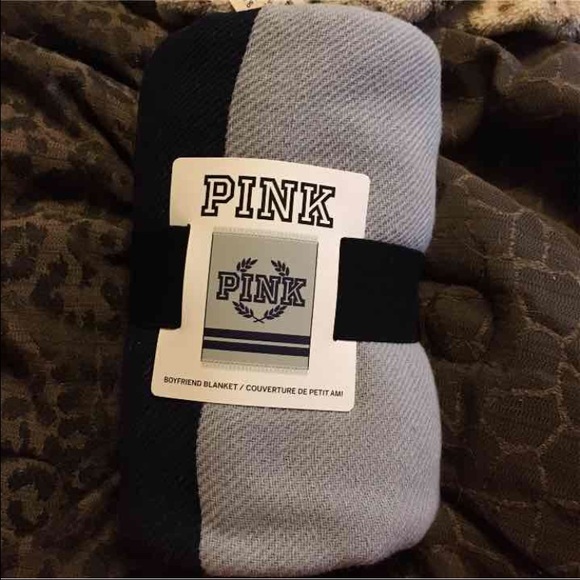 ❗️FLASH SALE❗️🎀Victoria's Secret pink blanket🎀