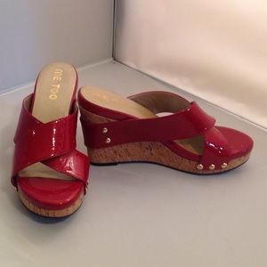 Red patent leather wedges