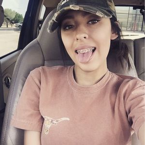 Meet your Posher, Cassandra