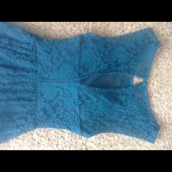 Teal lace dress - Picture 2 of 4