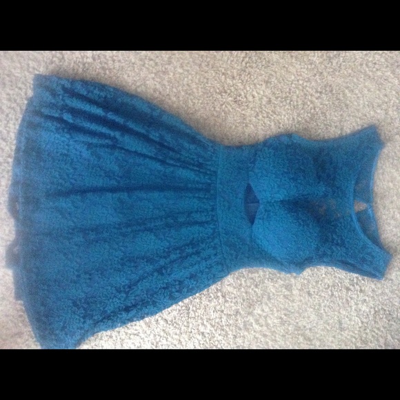 Teal lace dress - Picture 3 of 4