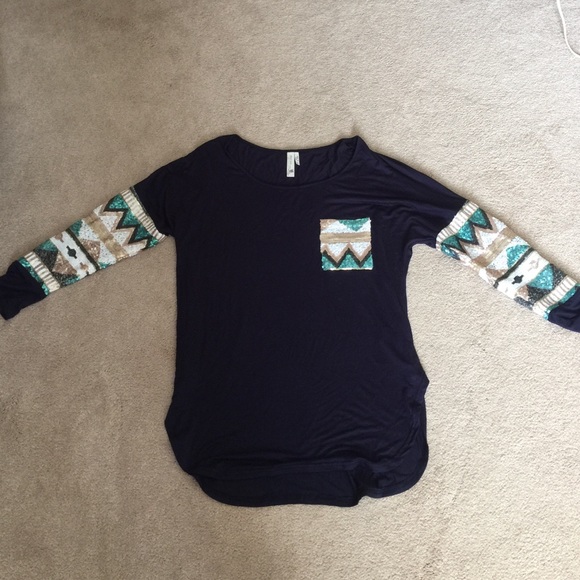 Sequin sleeved shirt. 👑