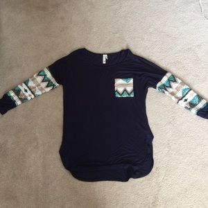 Sequin sleeved shirt. 👑