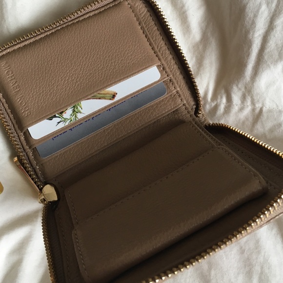 Michael Kors Wallet - Picture 2 of 3
