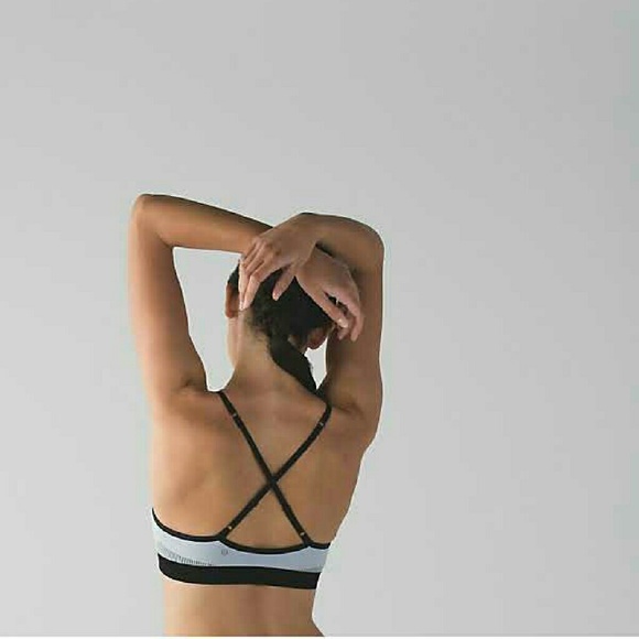 BNWT Lululemon Hold Your Om Bra II - Picture 2 of 2